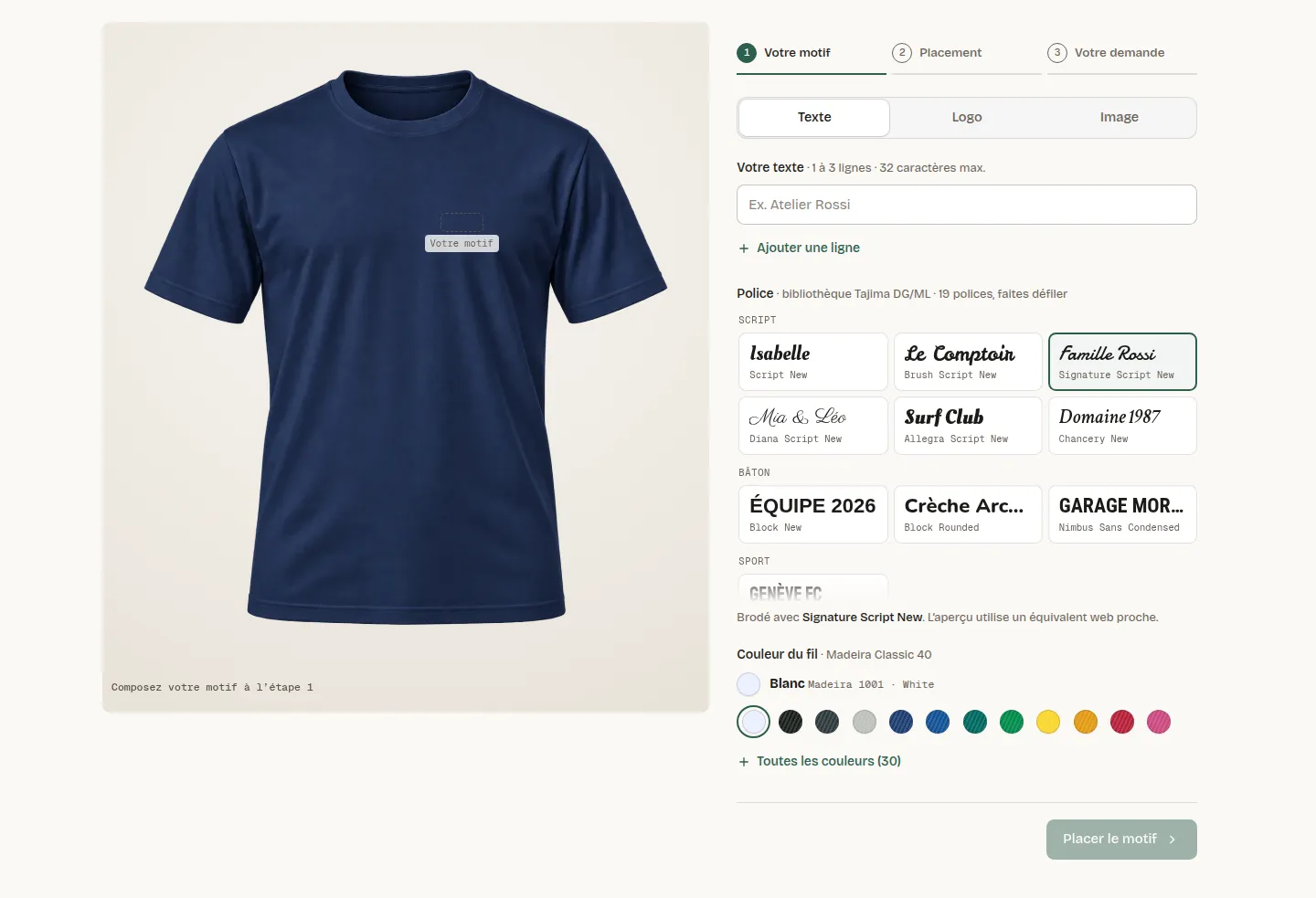 Le module Plumetis : un t-shirt marine à composer, et à droite la saisie du texte, le choix de la police Tajima et de la couleur de fil Madeira.